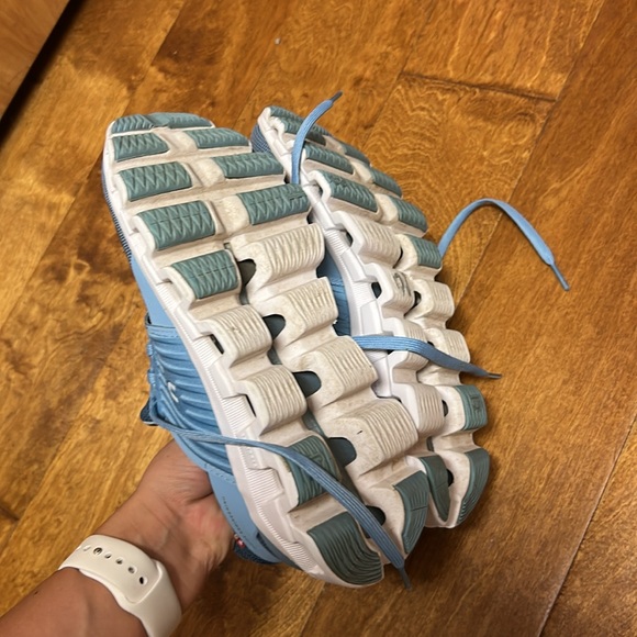 On cloud - Picture 3 of 5